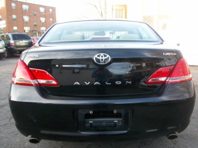 2005 Toyota Avalon SLT 25