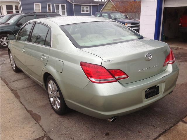 2005 Toyota Avalon XLS