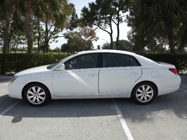 2005 Toyota Avalon XLS