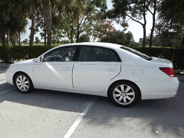 2005 Toyota Avalon XLS