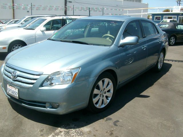 2005 Toyota Avalon XLS