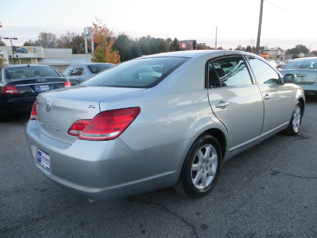 2005 Toyota Avalon XLS