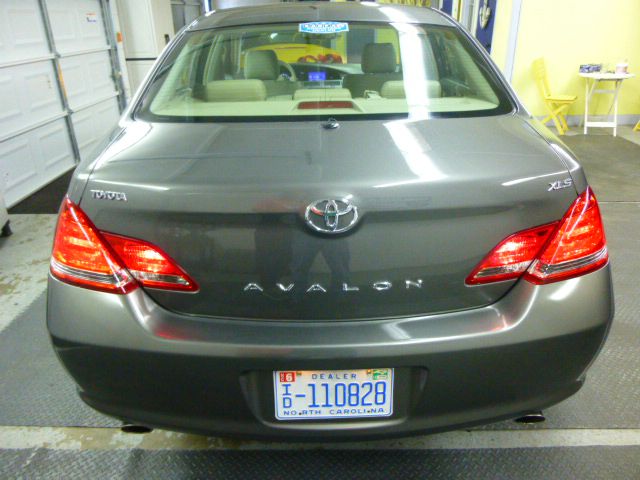 2005 Toyota Avalon XLS