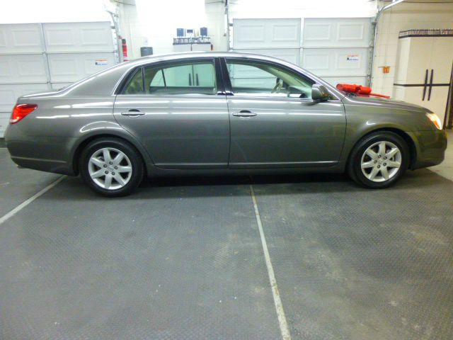 2005 Toyota Avalon XLS