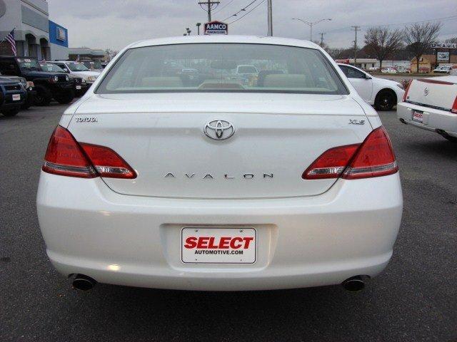 2005 Toyota Avalon Unknown