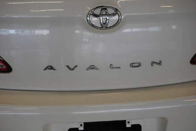 2005 Toyota Avalon XLS