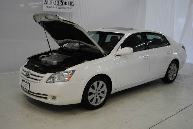 2005 Toyota Avalon XLS