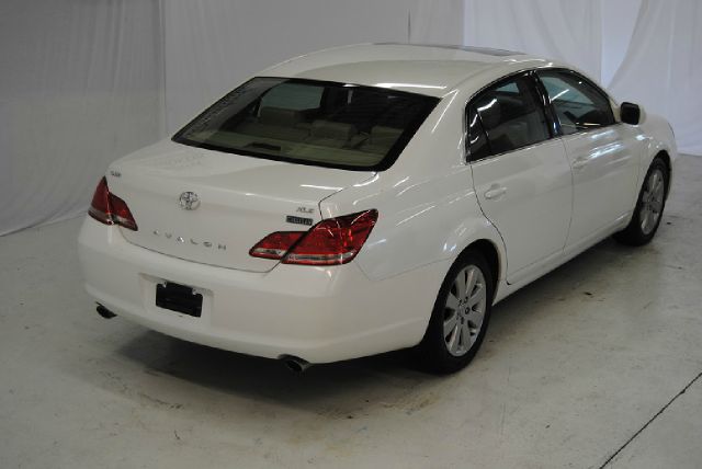 2005 Toyota Avalon XLS