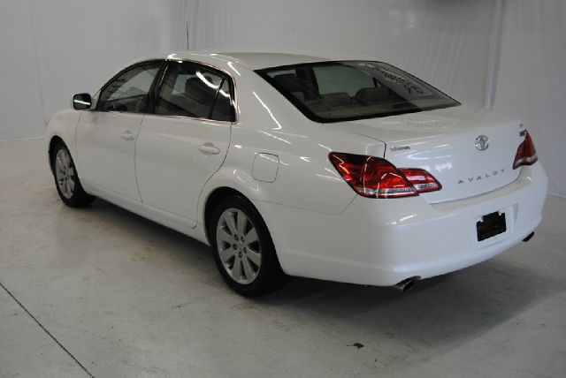 2005 Toyota Avalon XLS