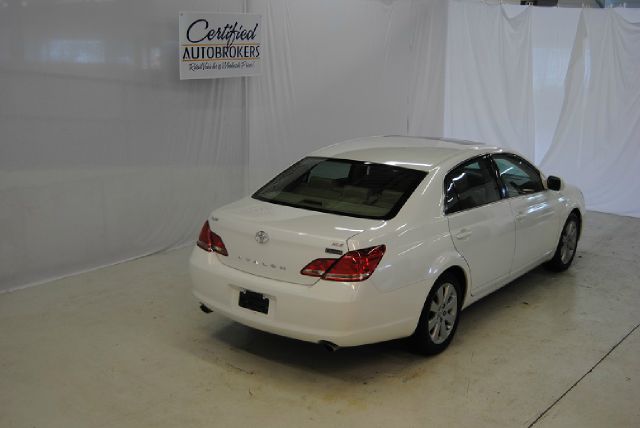 2005 Toyota Avalon XLS