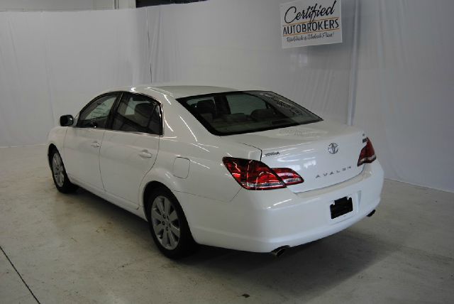 2005 Toyota Avalon XLS