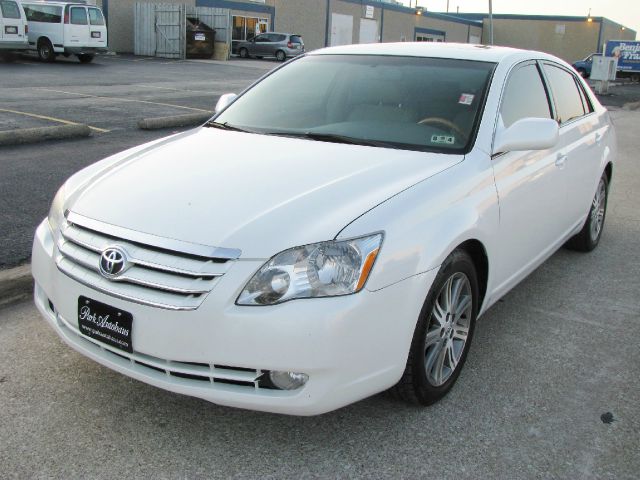 2005 Toyota Avalon SLT 25