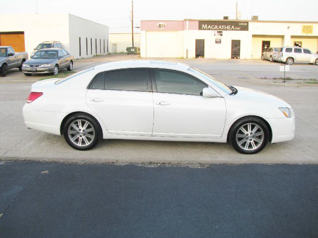 2005 Toyota Avalon SLT 25