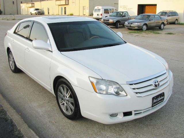 2005 Toyota Avalon SLT 25