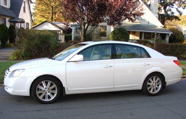 2006 Toyota Avalon GXE Sedan 4D