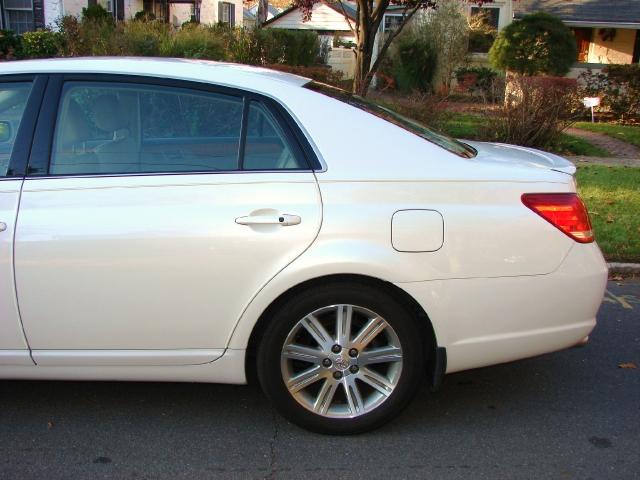 2006 Toyota Avalon GXE Sedan 4D