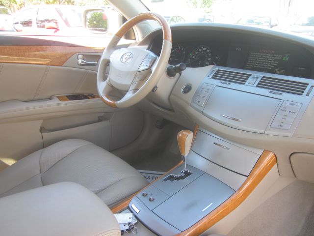 2006 Toyota Avalon SLT 25