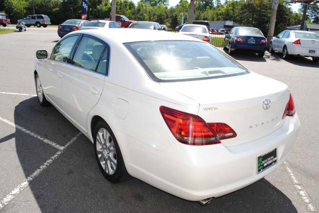 2008 Toyota Avalon XLS