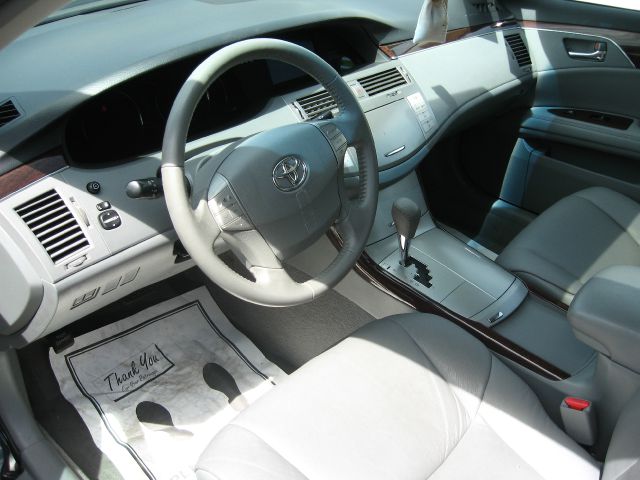 2009 Toyota Avalon XLS