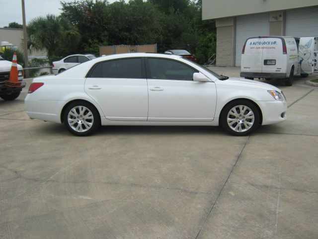 2009 Toyota Avalon XLS