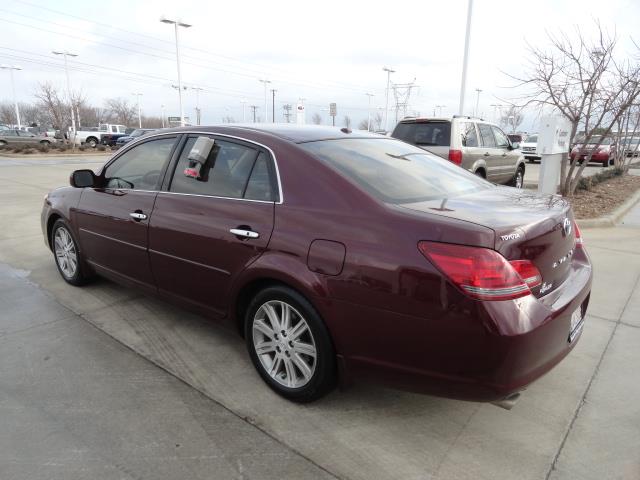 2010 Toyota Avalon SLT 25