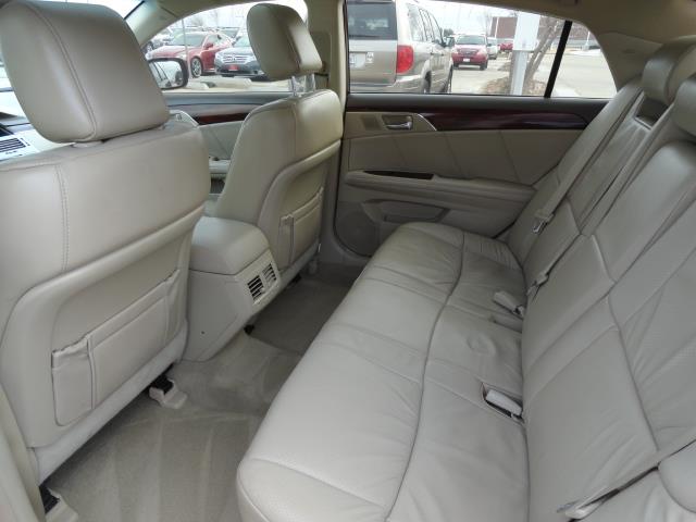 2010 Toyota Avalon SLT 25