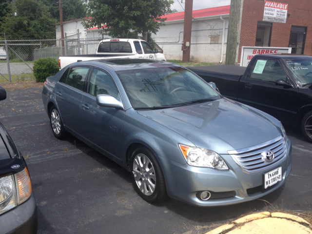 2010 Toyota Avalon XLS