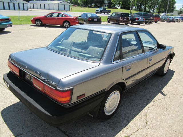 1990 Toyota Camry FWD 4dr 4-cyl 4-spd AT (GS)