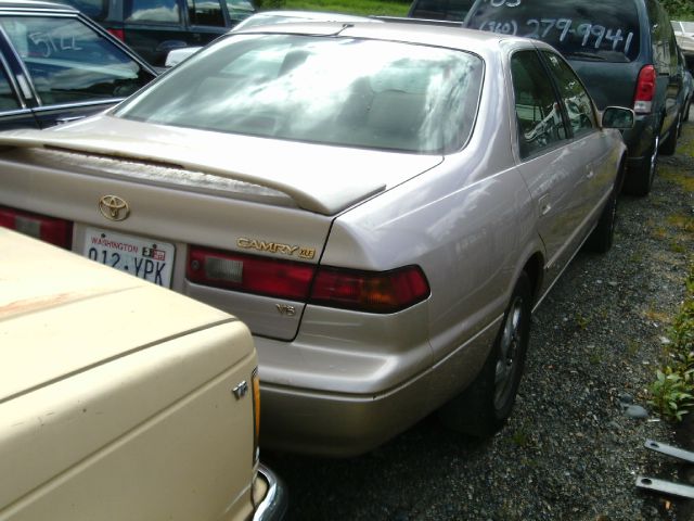 1997 Toyota Camry XLT 4-door 2WD