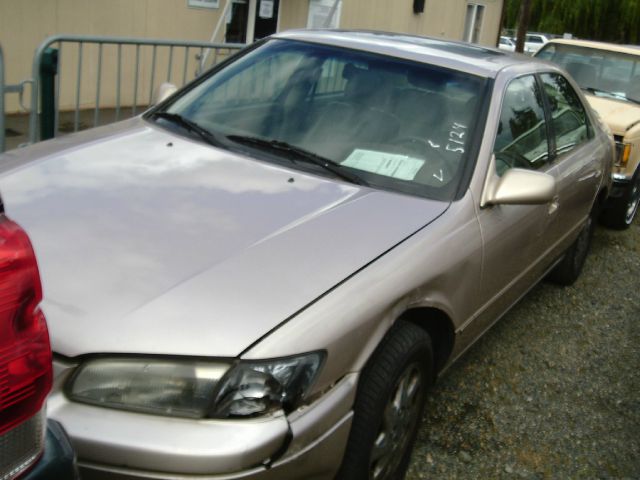 1997 Toyota Camry XLT 4-door 2WD