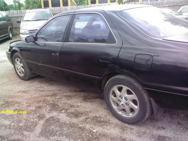 1997 Toyota Camry XLT 4-door 2WD