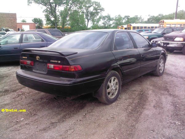 1997 Toyota Camry XLT 4-door 2WD