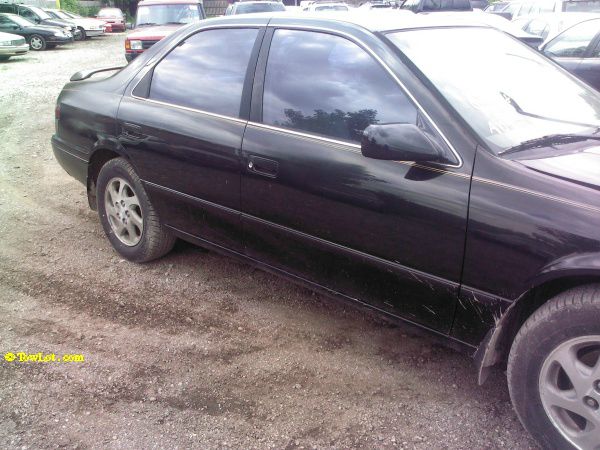 1997 Toyota Camry XLT 4-door 2WD