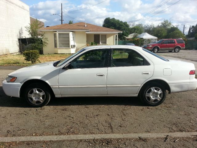 1998 Toyota Camry 4dr Reg WB