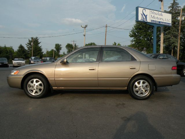 1999 Toyota Camry Ext. Cab 6.5-ft. Bed 4WD