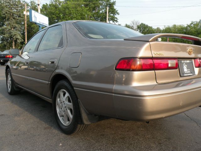 1999 Toyota Camry Ext. Cab 6.5-ft. Bed 4WD