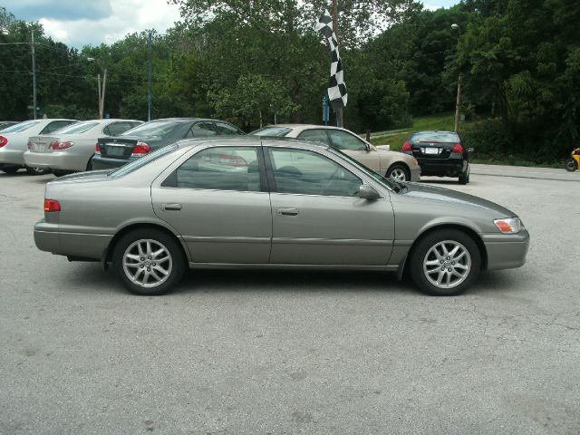 2001 Toyota Camry Ext. Cab 6.5-ft. Bed 4WD