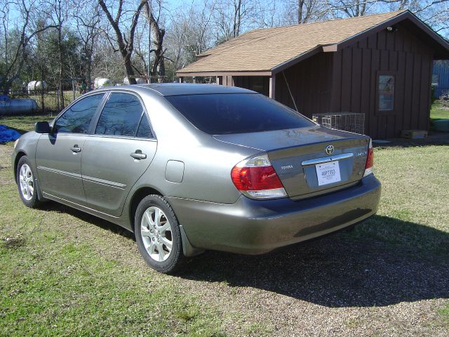 2005 Toyota Camry Ext. Cab 6.5-ft. Bed 4WD