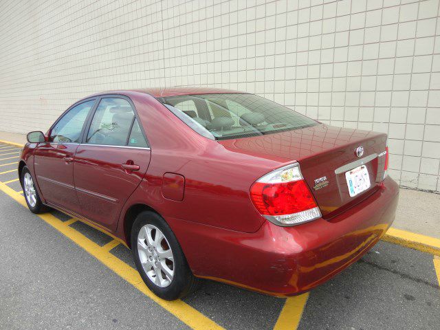 2005 Toyota Camry 4dr Sdn Quattro