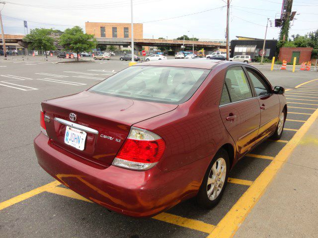 2005 Toyota Camry 4dr Sdn Quattro