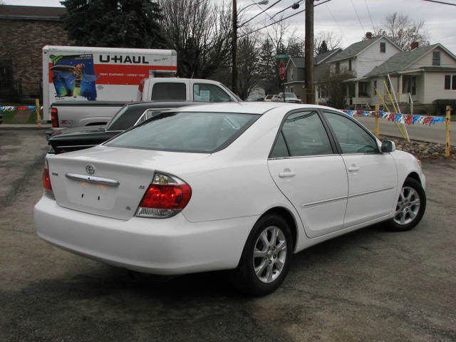 2005 Toyota Camry Ext. Cab 6.5-ft. Bed 4WD