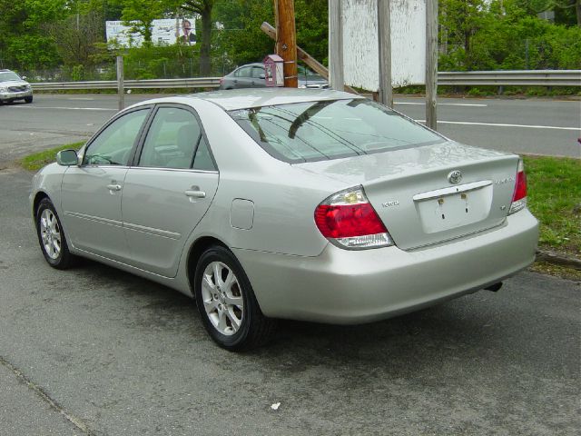 2005 Toyota Camry Ext. Cab 6.5-ft. Bed 4WD