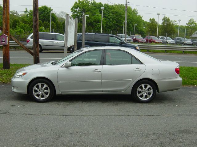 2005 Toyota Camry Ext. Cab 6.5-ft. Bed 4WD