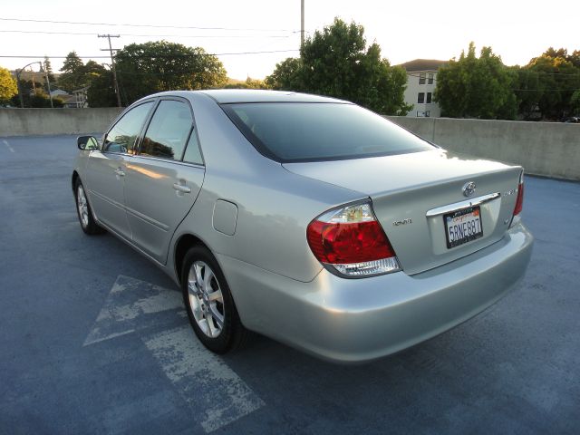 2006 Toyota Camry Ext. Cab 6.5-ft. Bed 4WD