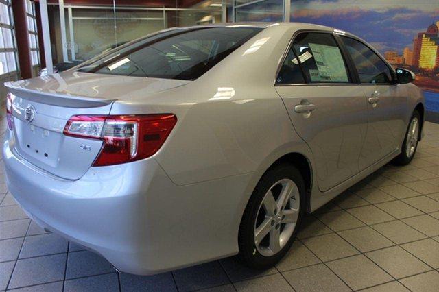 2013 Toyota Camry 4WD Supercab