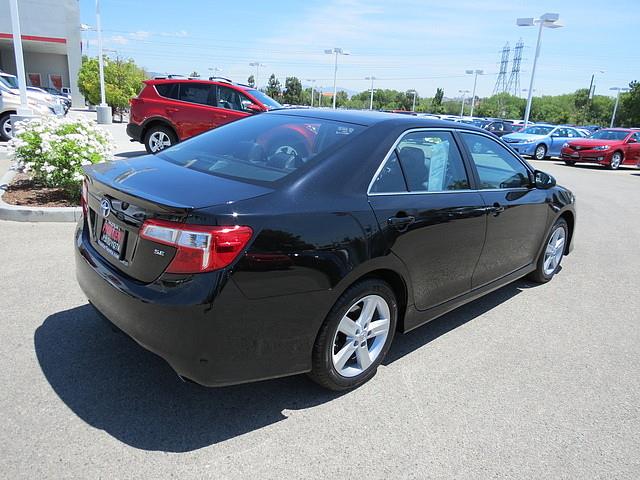 2013 Toyota Camry Crew-short-sle1-6.6l Diesel Lly-4wd-tv/dvd-texas T