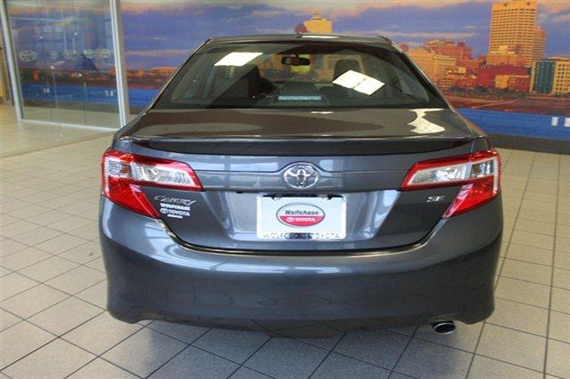 2014 Toyota Camry 4WD Supercab