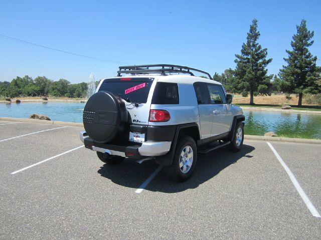 2007 Toyota FJ Cruiser Overland Sport Utility 4D