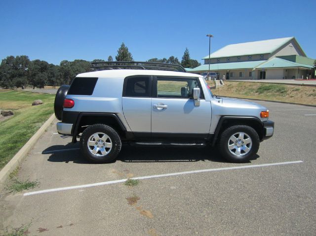 2007 Toyota FJ Cruiser Overland Sport Utility 4D