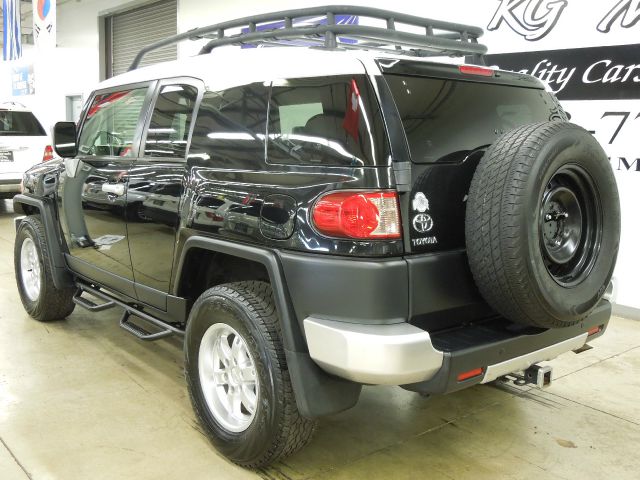 2007 Toyota FJ Cruiser Overland Sport Utility 4D